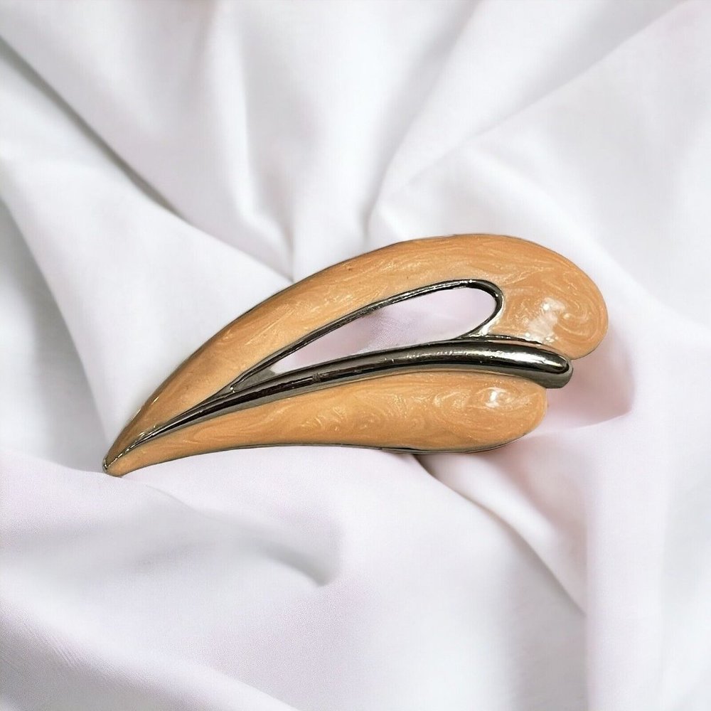 VINTAGE MONET PEACH SHIMMER ENAMEL SILVER TONE OPEN SWIRL PIN BROOCH ABSTRACT